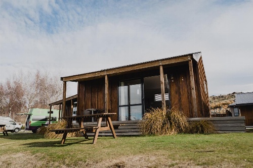 Lakes Edge Holiday Park image 1