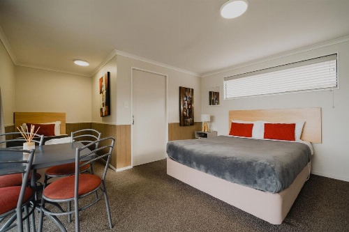 Lakes Edge Holiday Park image 16