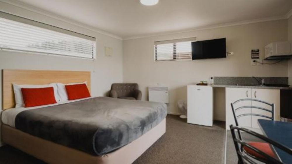 Lakes Edge Holiday Park Main image