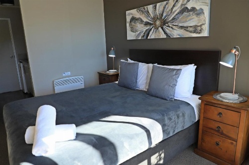 Lakes Edge Holiday Park image 34