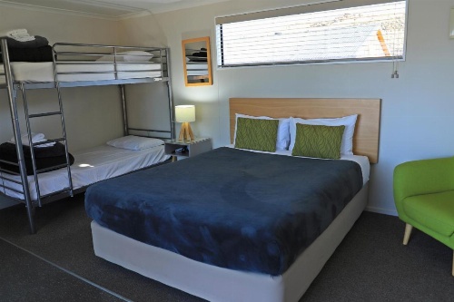 Lakes Edge Holiday Park image 36