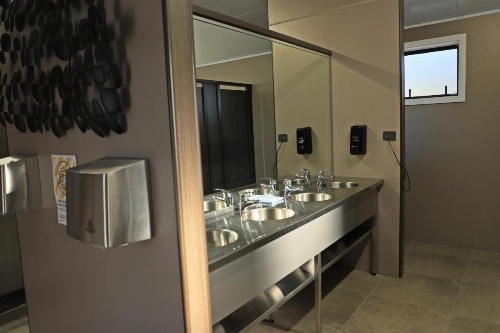 Lakes Edge Holiday Park image 38