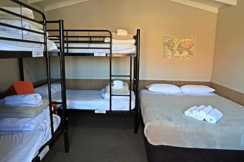 Lakes Edge Holiday Park image 8