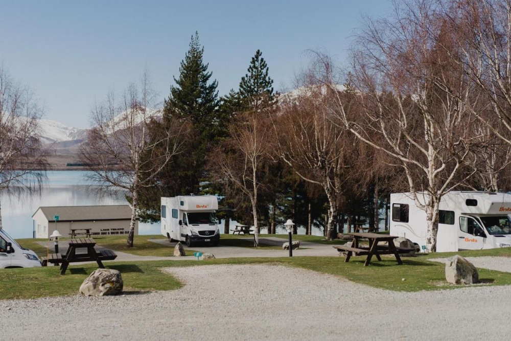 Lakes Edge Holiday Park Image 11