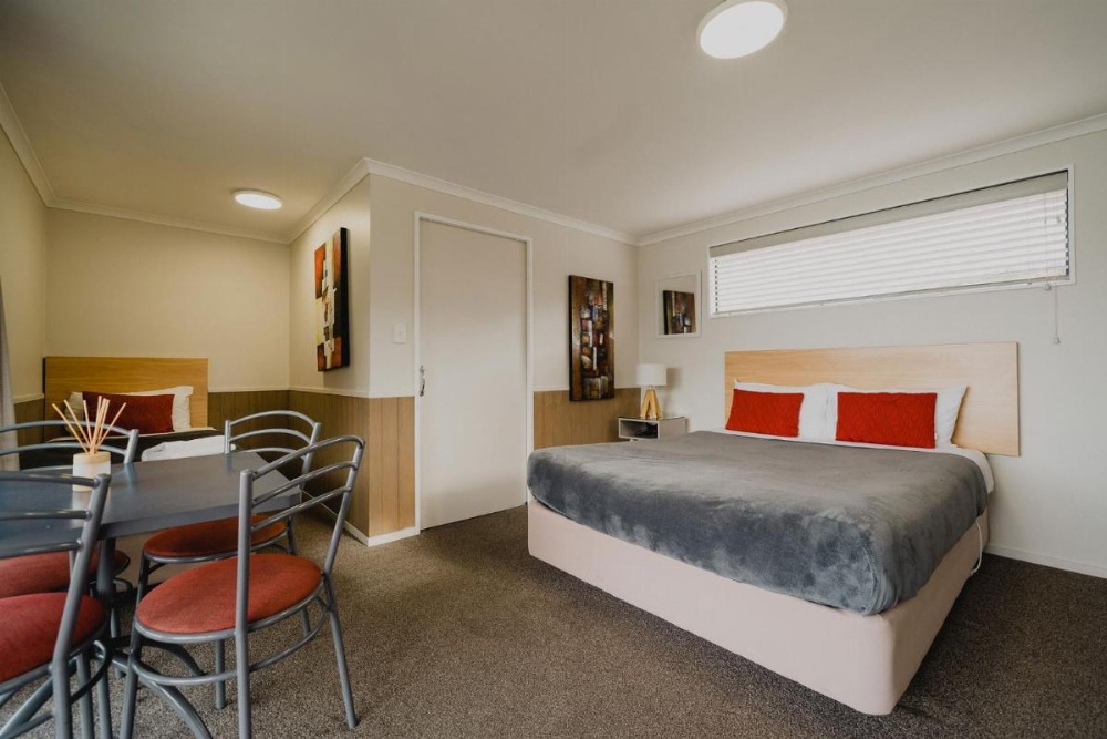 Lakes Edge Holiday Park Image 16