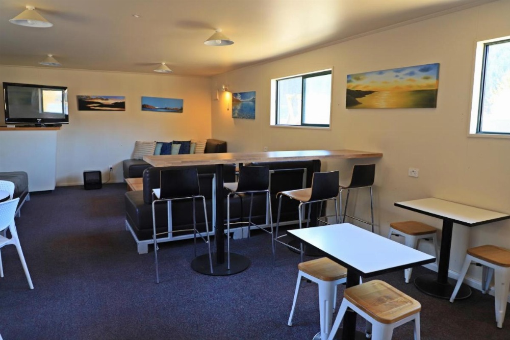 Lakes Edge Holiday Park Image 40